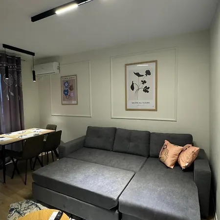 Charming Comfort טיראנה